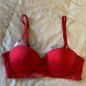 Elegant Red Lace Push-Up Bra